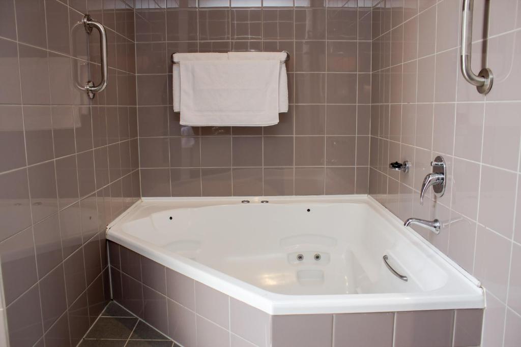 Highlander Hotel Bar Kitchen Rooftop - Resim 25