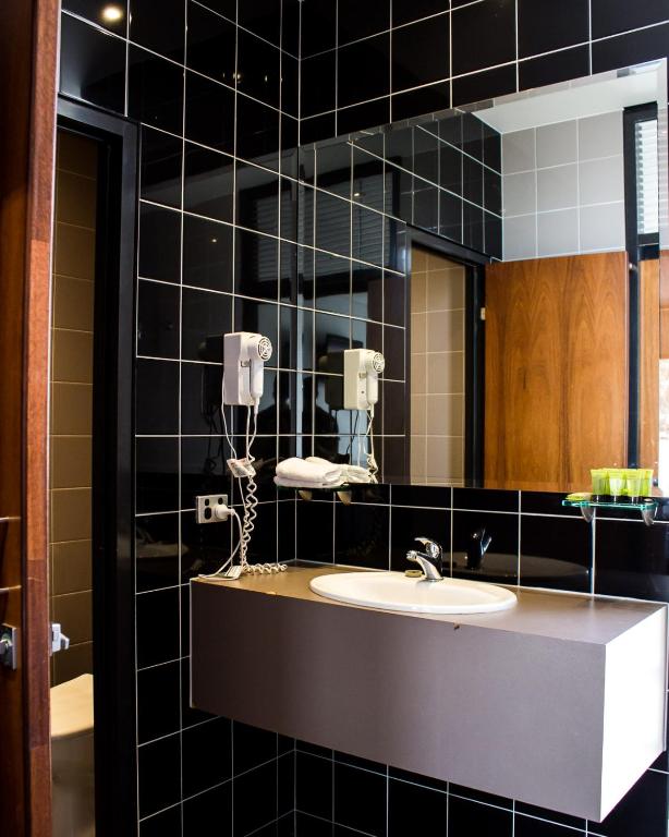 Highlander Hotel Bar Kitchen Rooftop - Resim 8