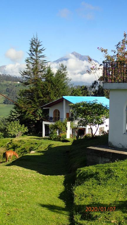 Hosteria Rose Cottage - Six-Bedroom House