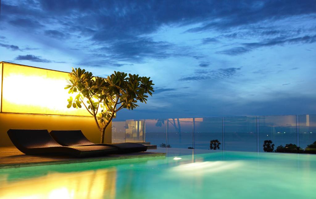 Bazén v ubytování Veranda Resort & Villas Hua Hin Cha Am nebo v jeho okolí