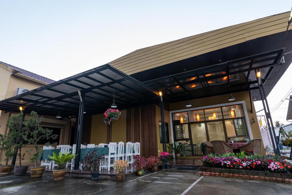 The Palm Garden Hotel - Resim 16