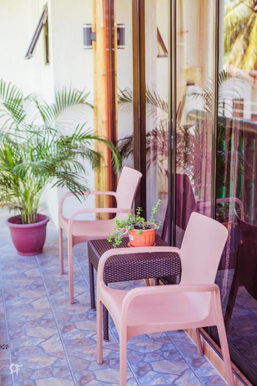 Ceazar's Place - Chambre Double De Luxe Avec Balcon