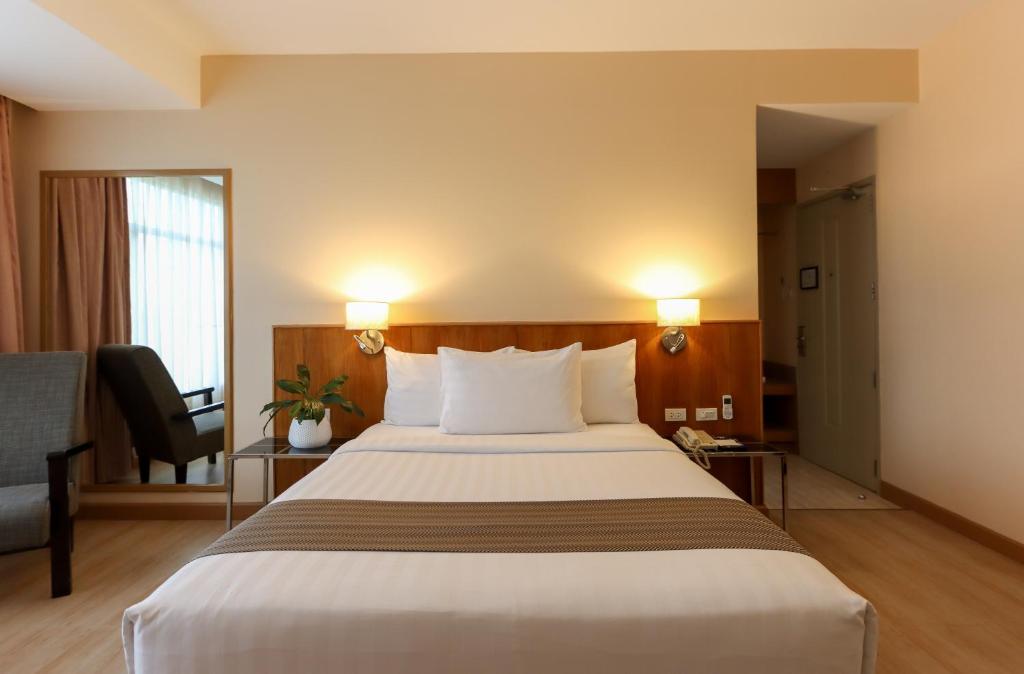 Postel nebo postele na pokoji v ubytování Paseo Premiere Hotel
