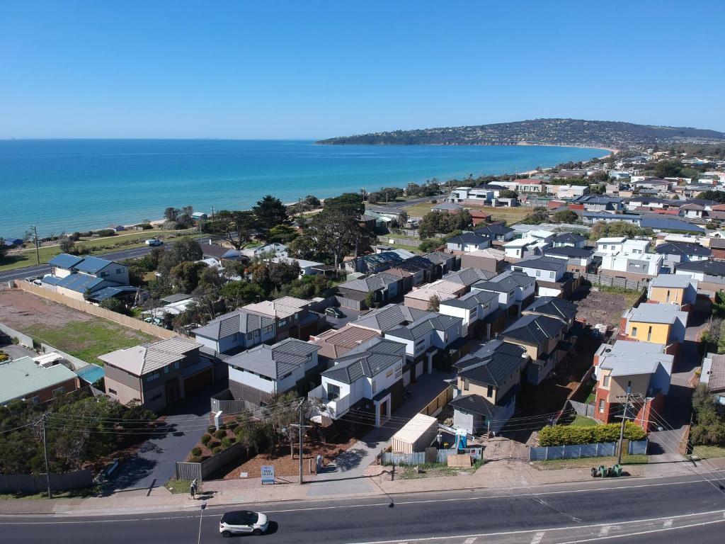 Peninsula Escape 100m to water