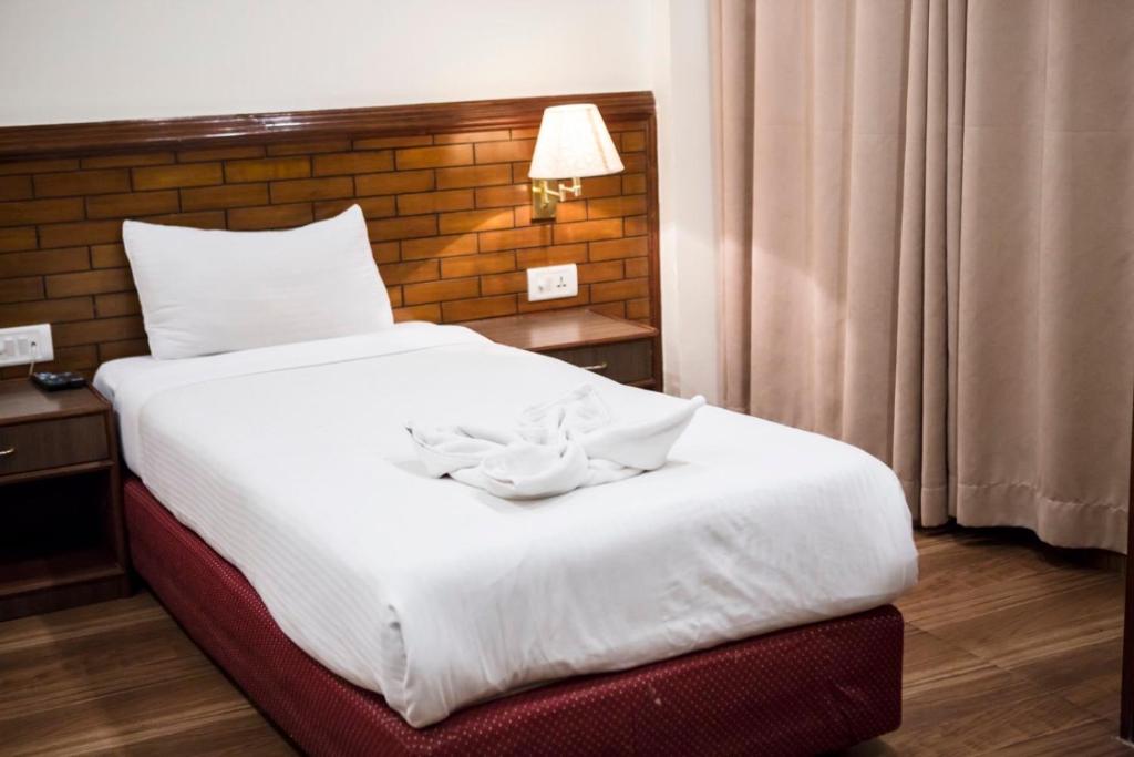 Letto o letti in una camera di Hotel The White Lotus View Pvt Ltd