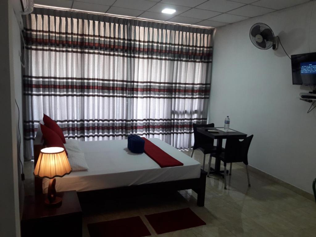 TV a/nebo společenská místnost v ubytování White Wall Hotel