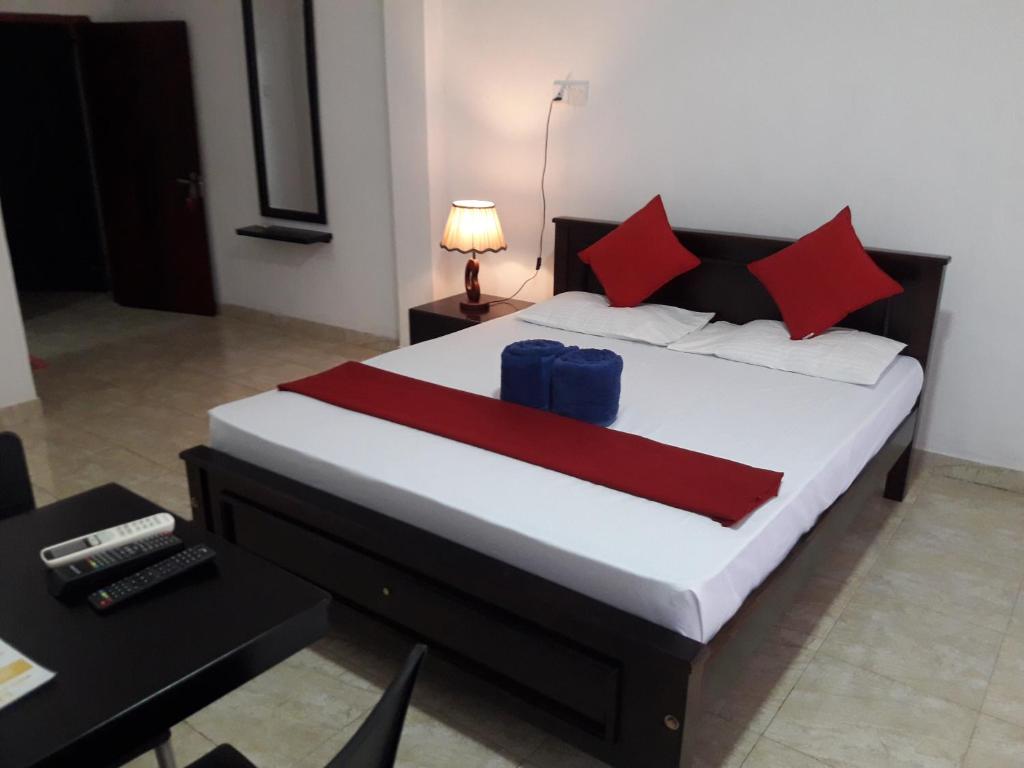 Postel nebo postele na pokoji v ubytování White Wall Hotel