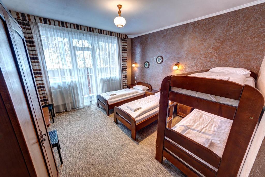 Hotel Gutsulia - Habitación Cuádruple