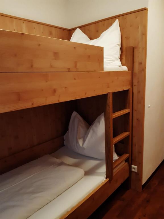 Postel nebo postele na pokoji v ubytování Bauernhof Burglehen