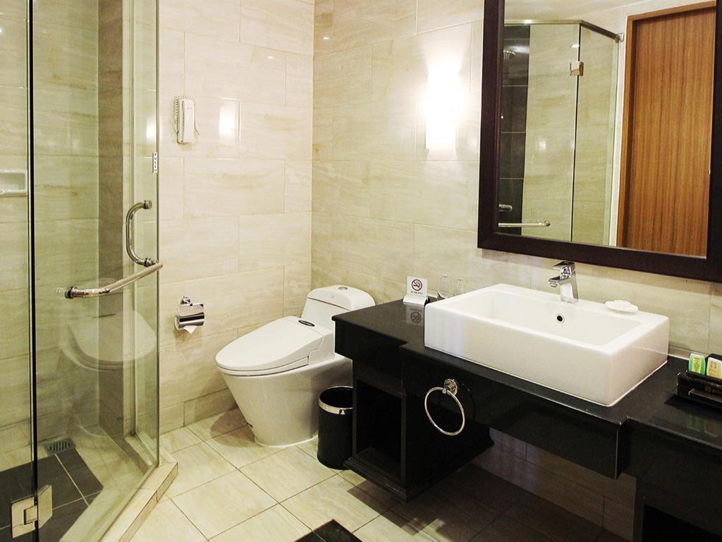 Koupelna v ubytování Java Palace Hotel