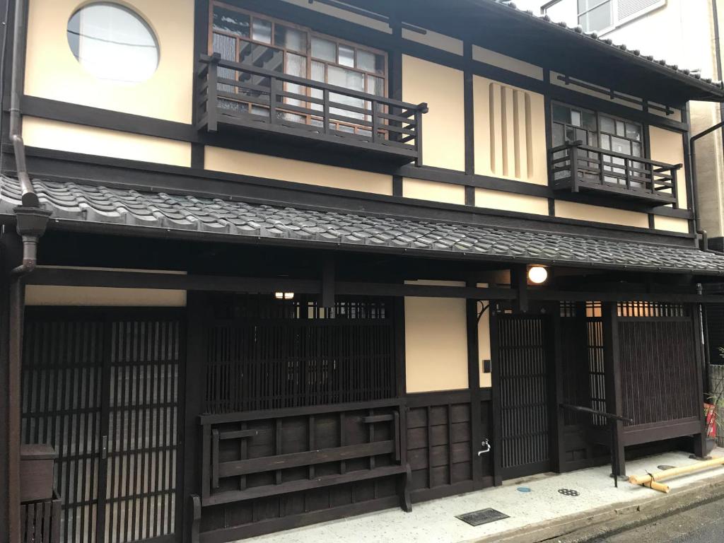 a black and white building with a balcony at 京ﾉ家 五条西洞院 in Kyoto
