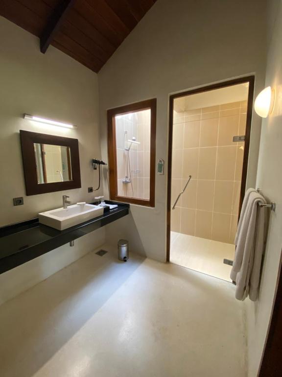 Koupelna v ubytování Weligama Bay Resort