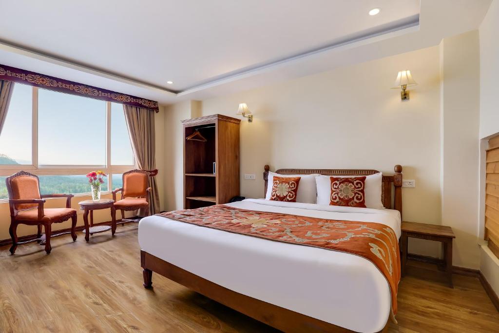 Postel nebo postele na pokoji v ubytování Summit Hermon Hotel & Spa