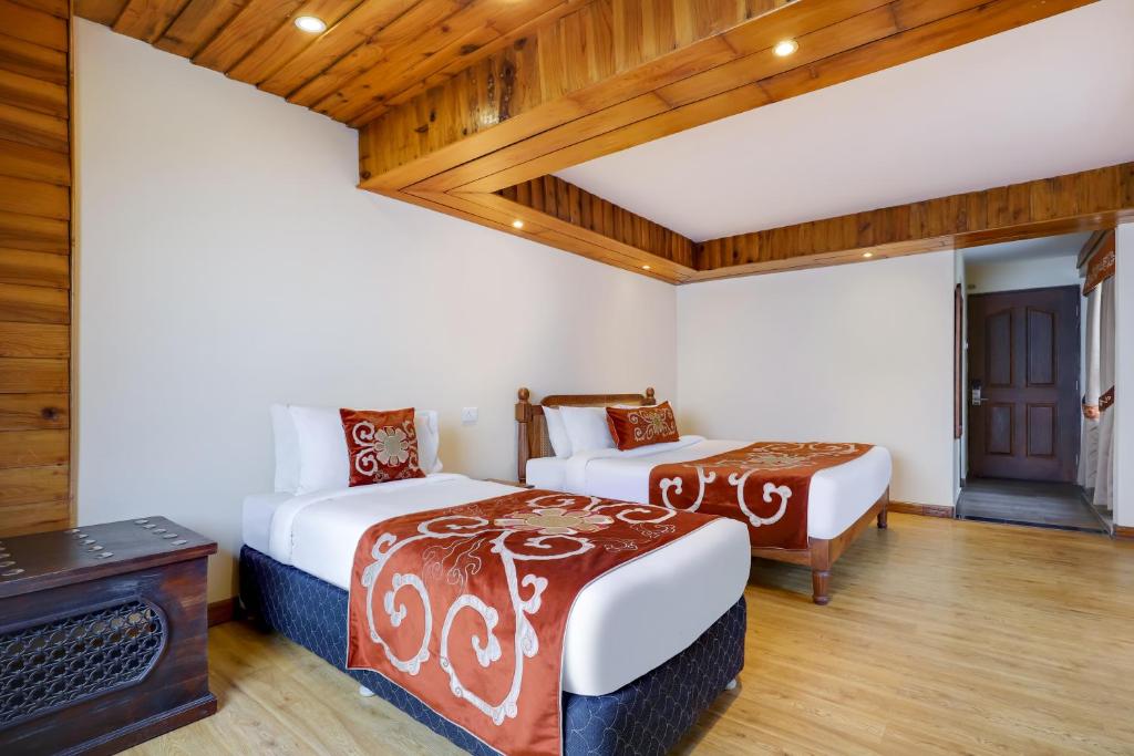 Postel nebo postele na pokoji v ubytování Summit Hermon Hotel & Spa