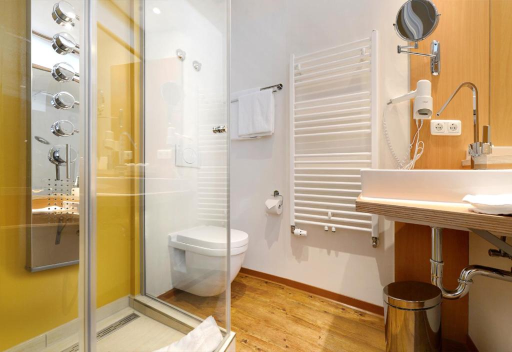 Ein Badezimmer in der Unterkunft Hotel Bayerisch Meran