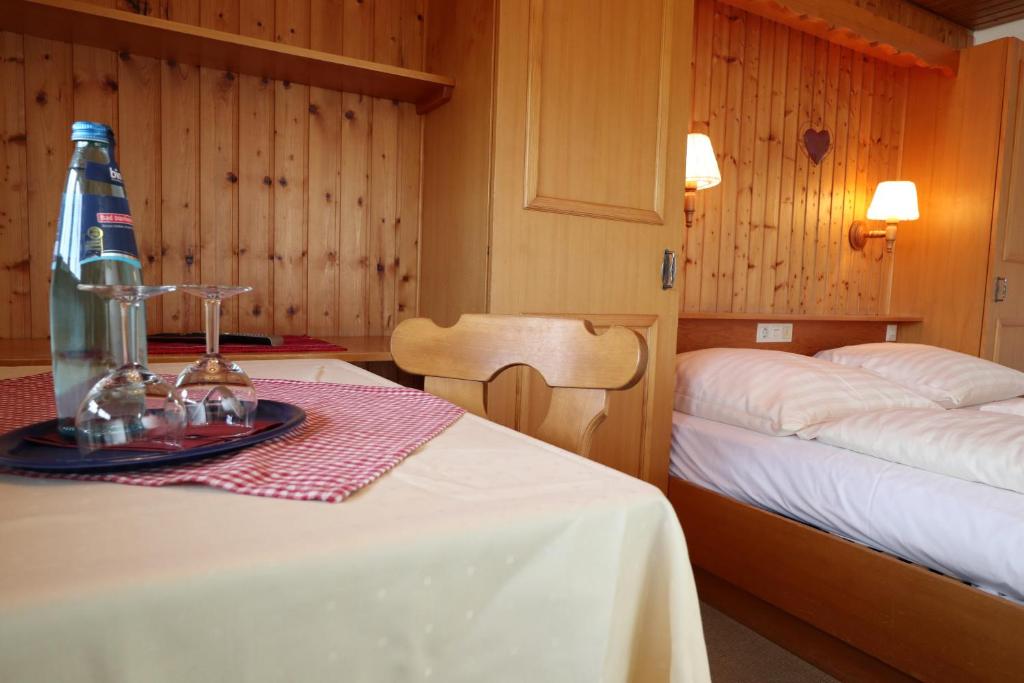 Postel nebo postele na pokoji v ubytování Höhenpension Glashütte Bed&Breakfast Frühstückspension Hotel GARNI