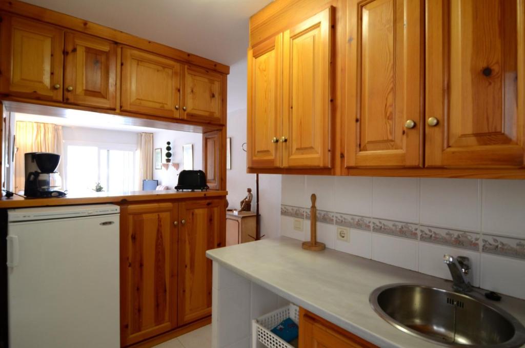 A kitchen or kitchenette at Rocamaura I B 4-2