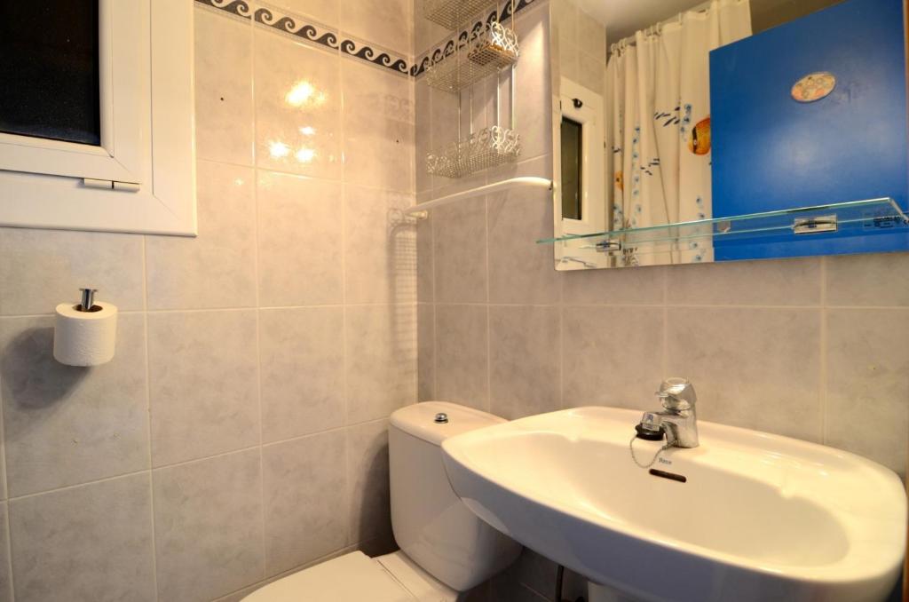 A bathroom at Rocamaura I B 4-2