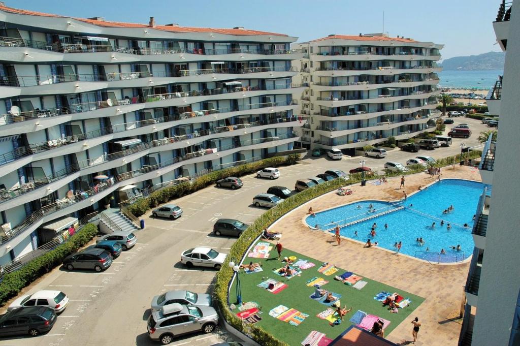 The swimming pool at or close to Rocamaura I B 4-2