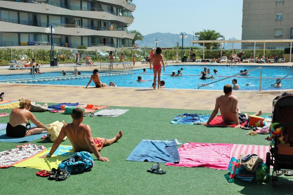 The swimming pool at or close to Rocamaura I B 6-1