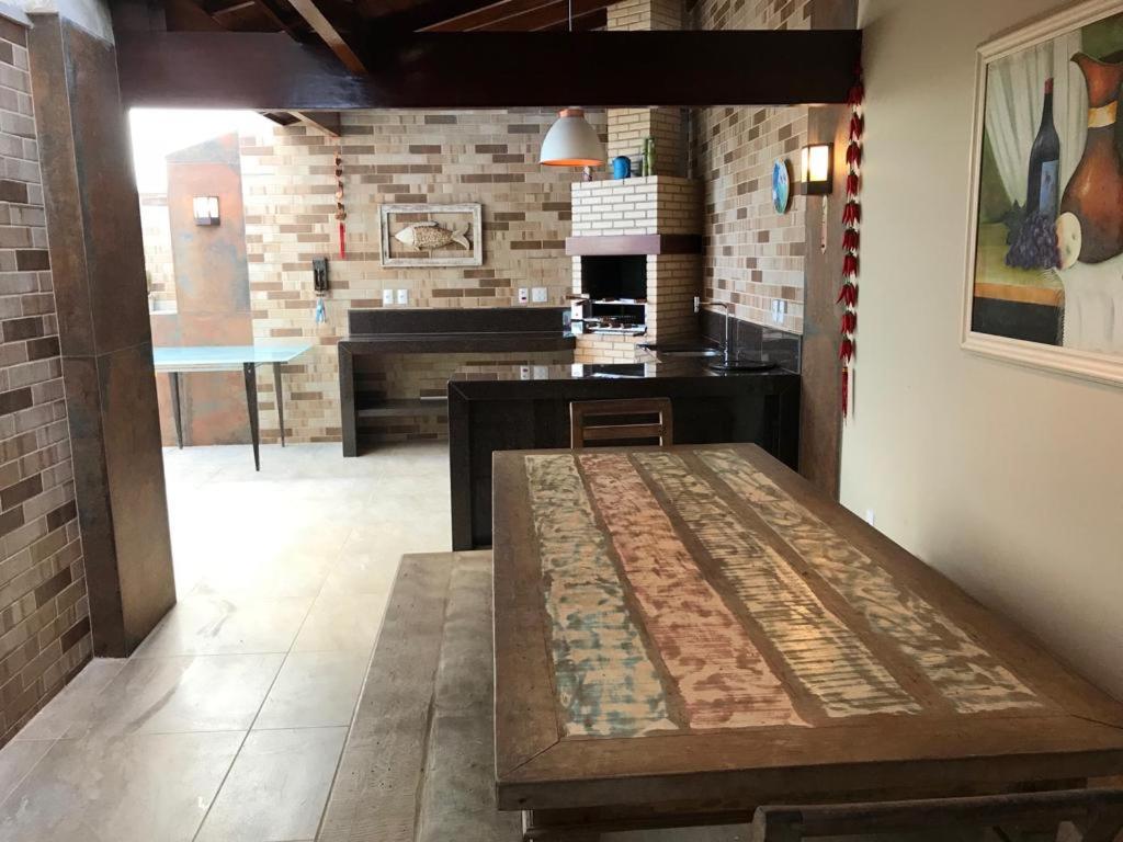  Apartamento com área externa na Bacutia - uma quadra do mar