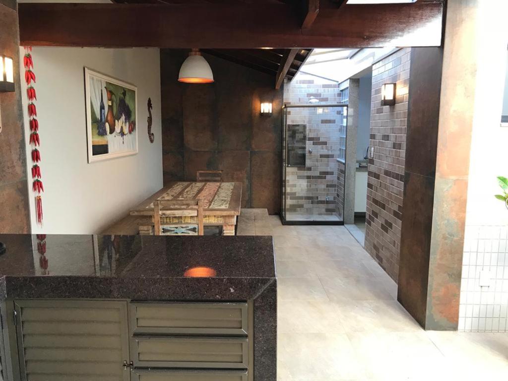  Apartamento com área externa na Bacutia - uma quadra do mar