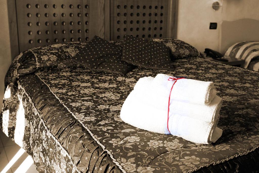 a bed with a roll of paper towels on it at Hotel Ulisse in Maida