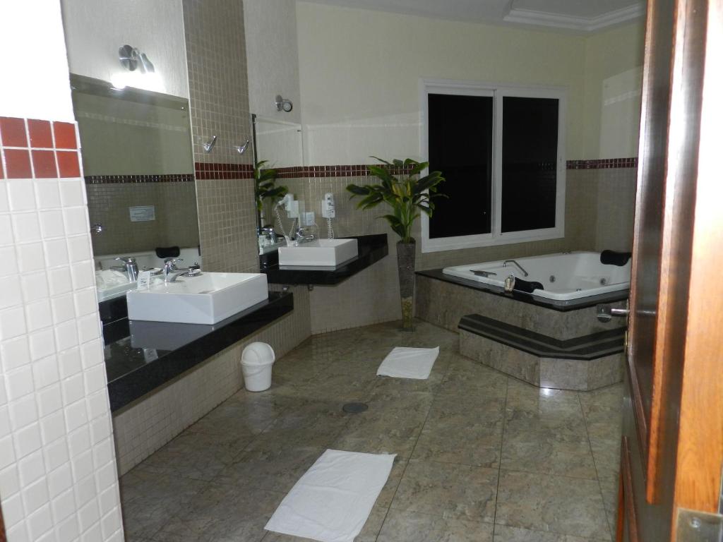  Paradise Inn Hotel