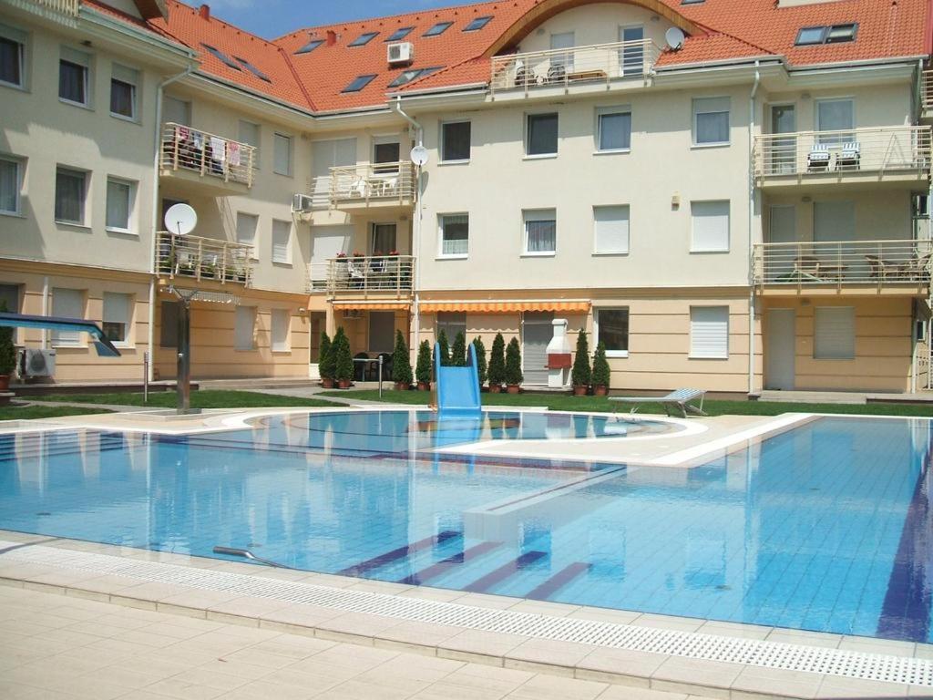 Bazén v ubytovaní Sunrise 3 Apartment alebo v jeho blízkosti