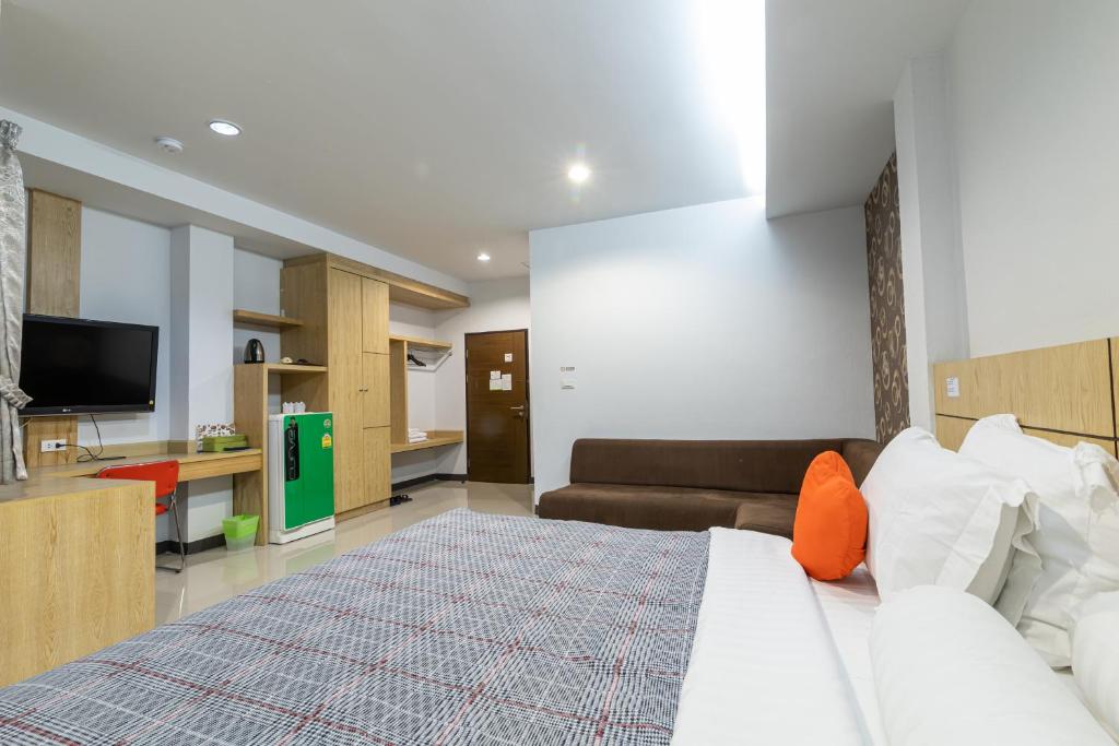 TV a/nebo společenská místnost v ubytování The Rama Hotel