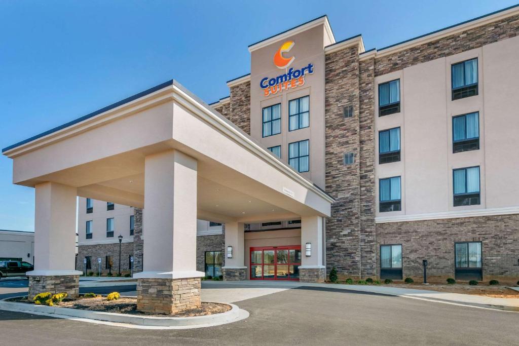 a rendering of a cranberry hotel at Comfort Suites North Tupelo in Tupelo