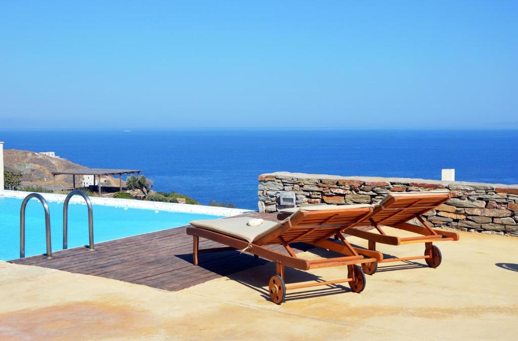 Bazen u ili blizu objekta Stylish stone villa with a swimming pool, sea view and large terrace, ideal for a family or a group of friends
