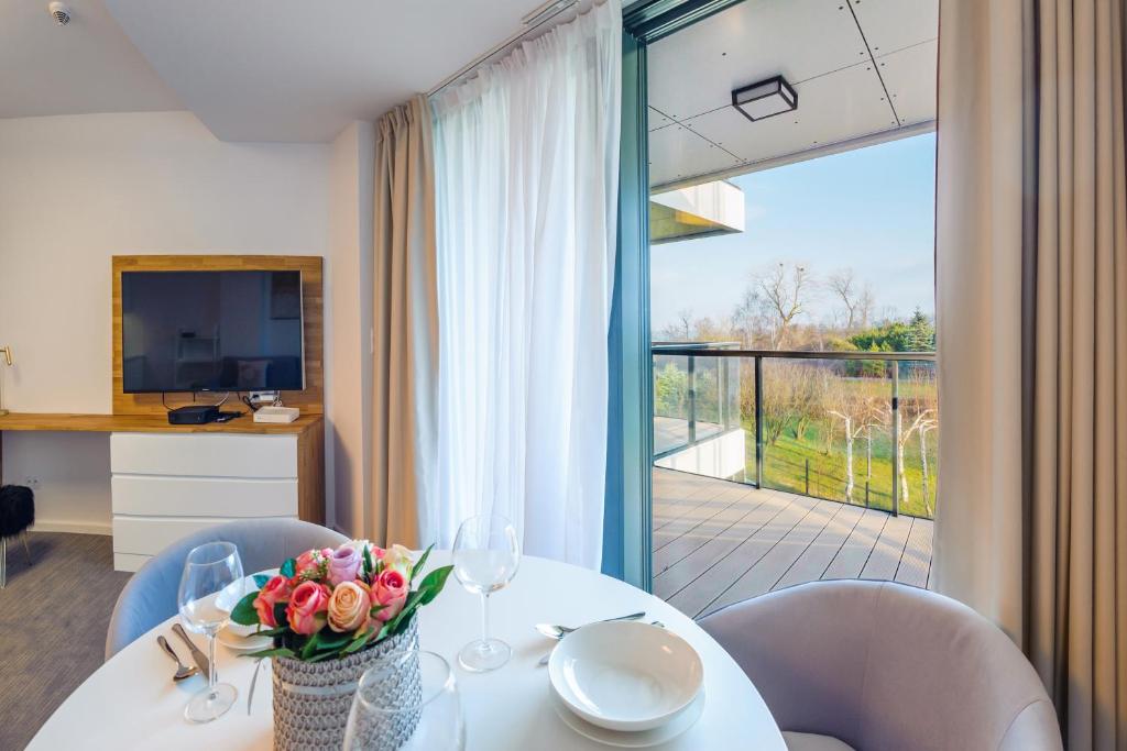 Apartamenty Sun & Snow Seaside Kołobrzeg - 一居室公寓，可欣赏部分海景