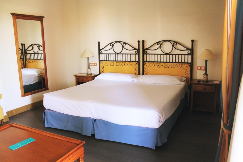 
Double Room (1 Adult + 1 Child)
