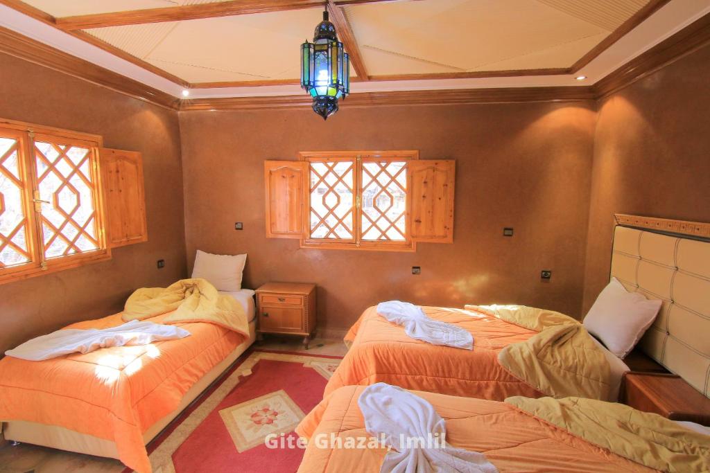 Postel nebo postele na pokoji v ubytování Gite Ghazal - Atlas Mountains Hotel