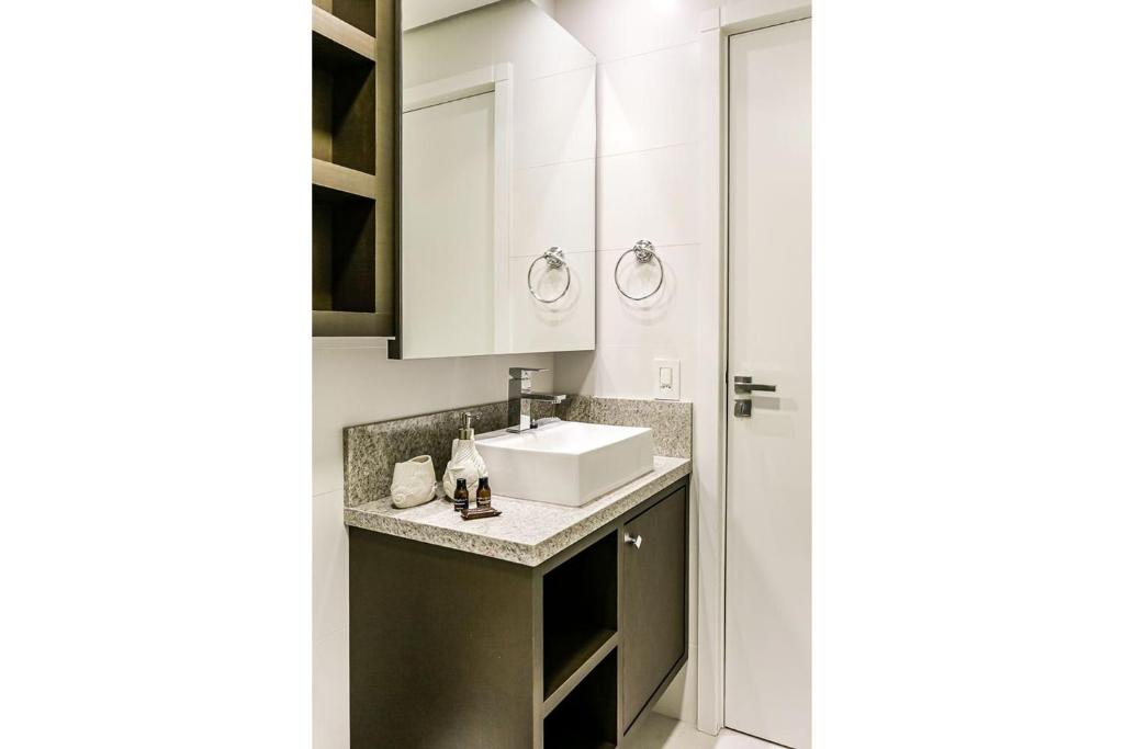  Apartamento Encantador totalmente reformado em condomínio completo CA09I