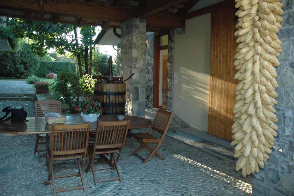 Patio alebo iná vonkajšia časť ubytovania Ronc Dai Luchis