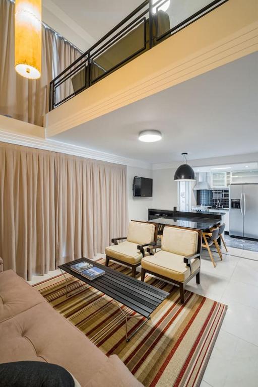  BU202 Duplex amplo e encantador em Moema