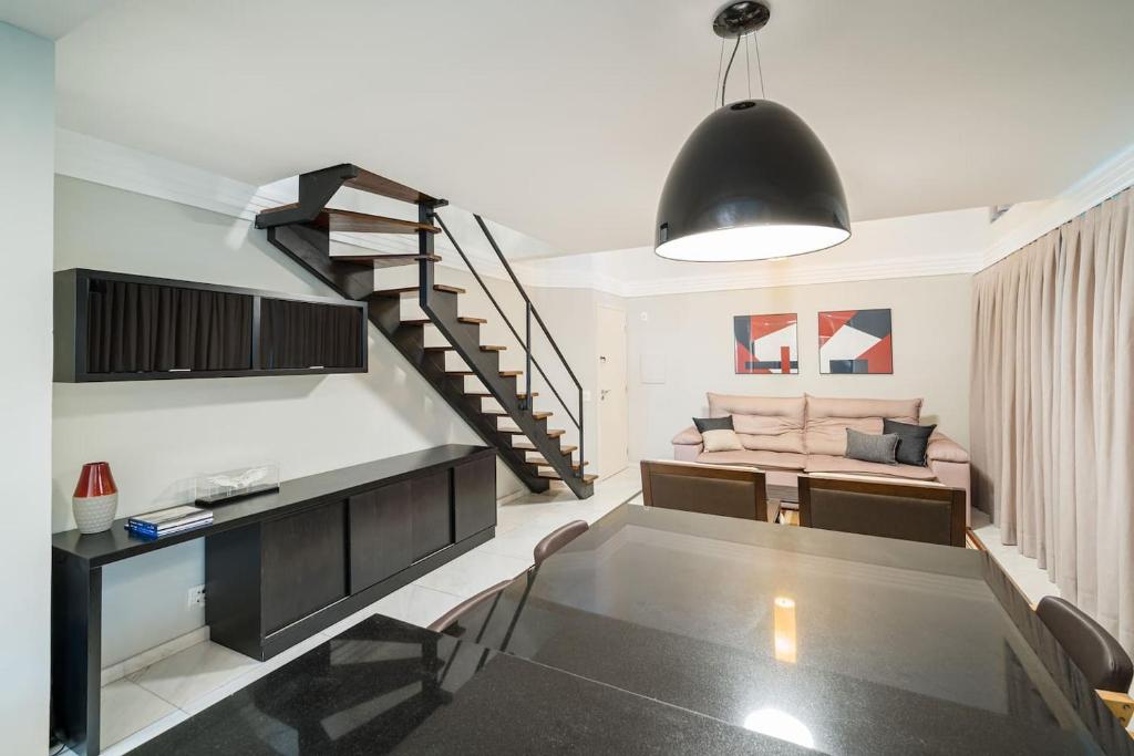  BU202 Duplex amplo e encantador em Moema