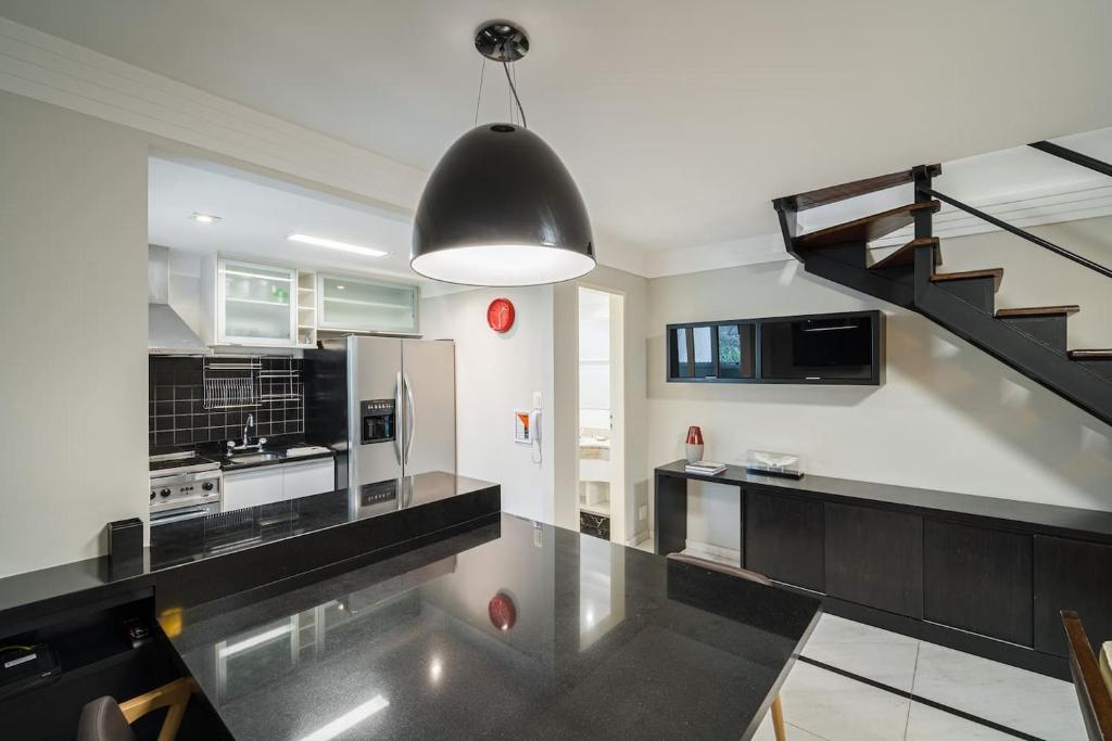  BU202 Duplex amplo e encantador em Moema