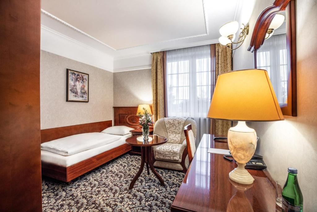 Postel nebo postele na pokoji v ubytování Hotel Windsor w Jachrance