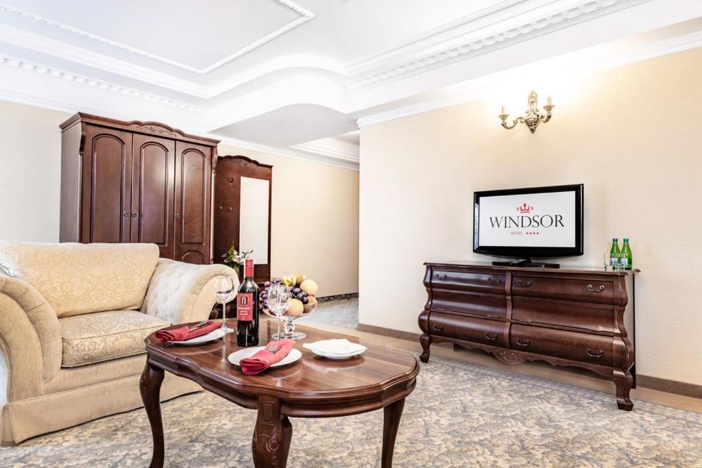 TV a/nebo společenská místnost v ubytování Hotel Windsor w Jachrance