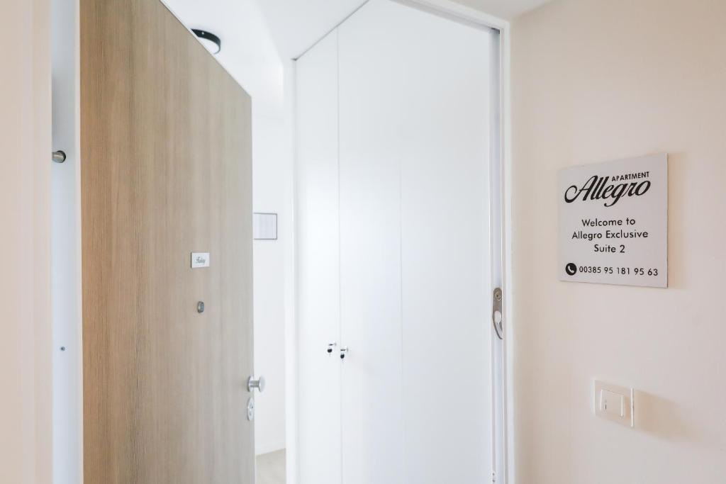 Zdjęcie z galerii obiektu Allegro Exclusive Suite 2 With Private Parking and Balcony w mieście Zadar