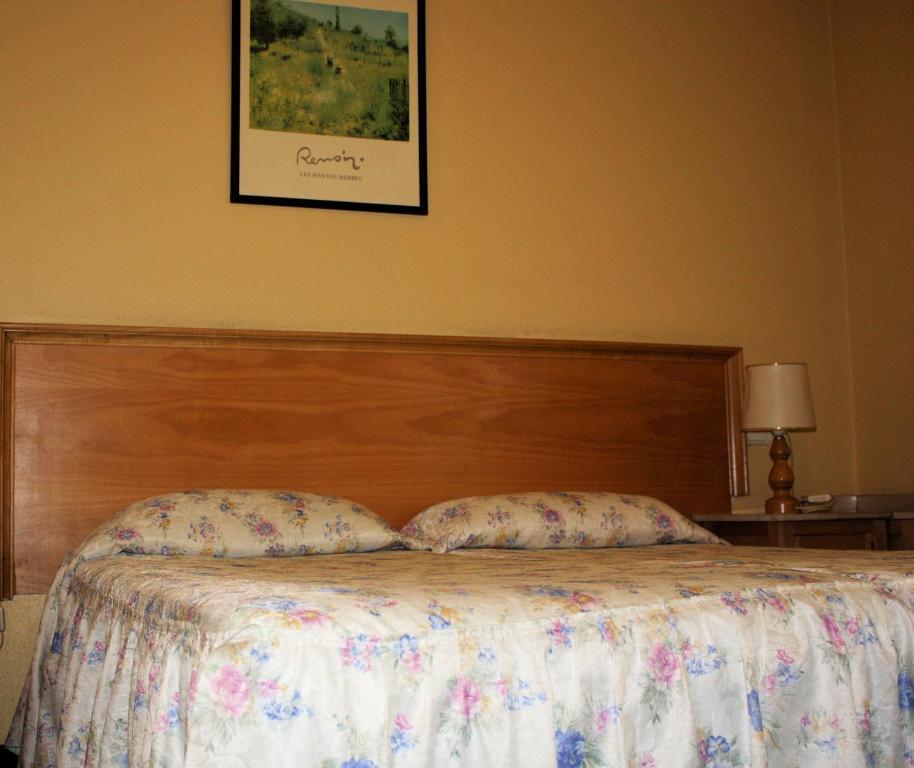 Postel nebo postele na pokoji v ubytování Alojamientos ALBOR I
