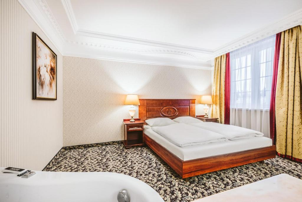 Postel nebo postele na pokoji v ubytování Hotel Windsor w Jachrance