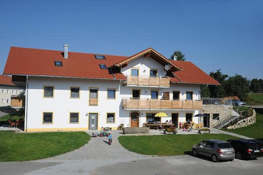 Το κτήριο όπου στεγάζεται  the country house