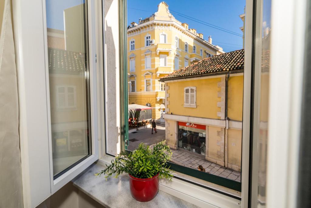 Budova, v ktorej sa apartmán nachádza