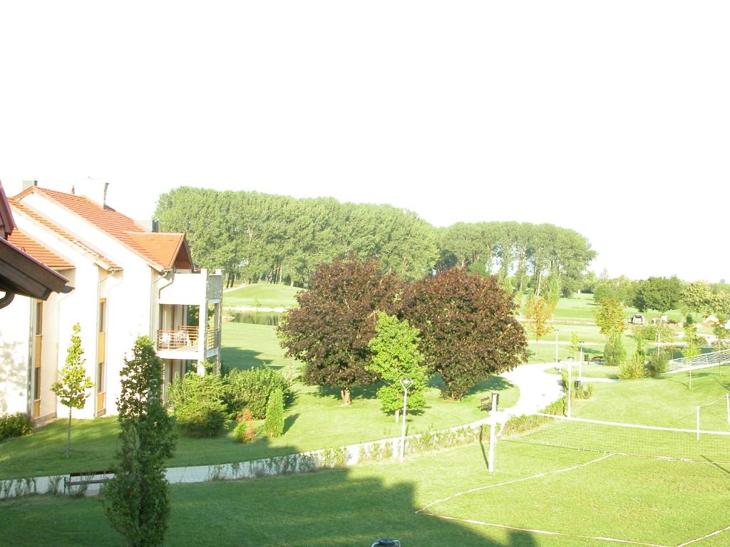 A garden outside Apartman Golf Lux