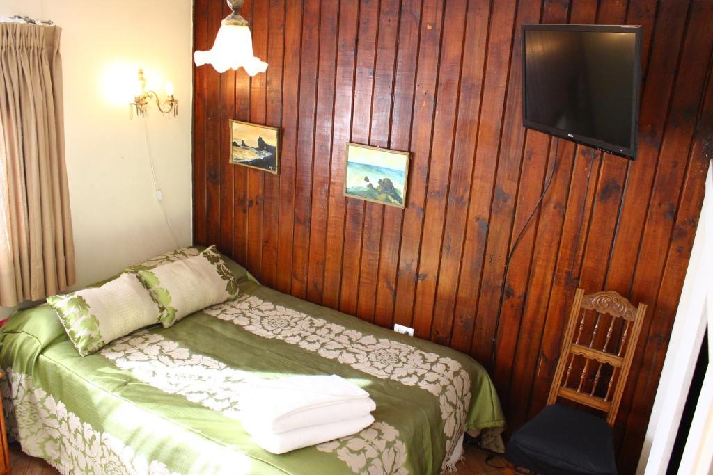 Ліжко або ліжка в номері HOSTAL COLLAO
