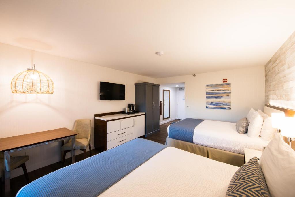 SeaCrest Oceanfront Hotel - Queen Room Met Twee Queensize Bedden